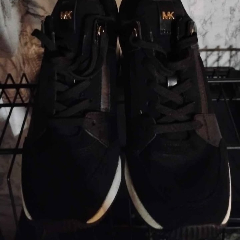 Michael Kors Wom Black Sneakers with Gold Details